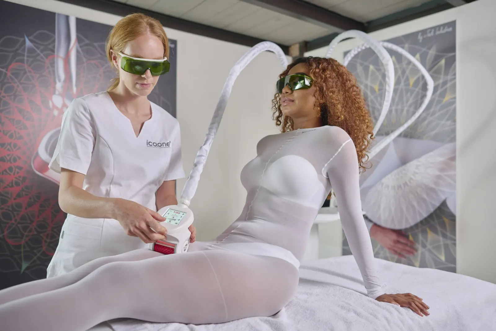 Two-hand icoone® body session with Robotwins handpieces