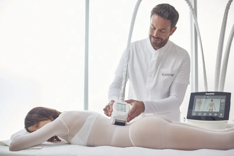 icoone® body session in a treatment room — i-Tech Industries