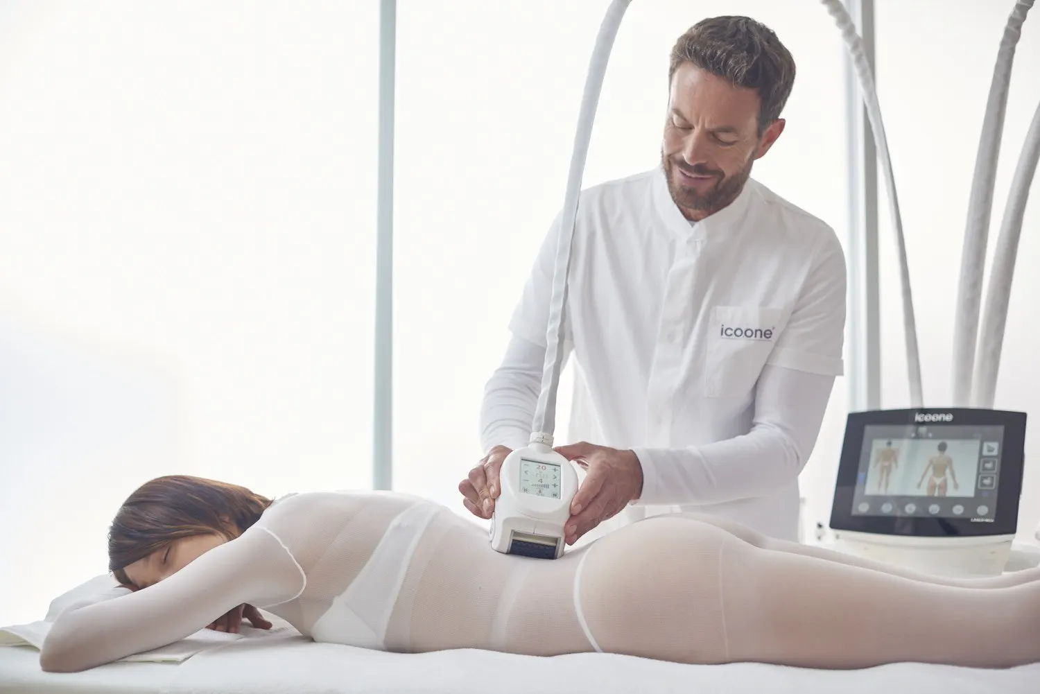 icoone® full-body session in a professional spa room — i-Tech Industries